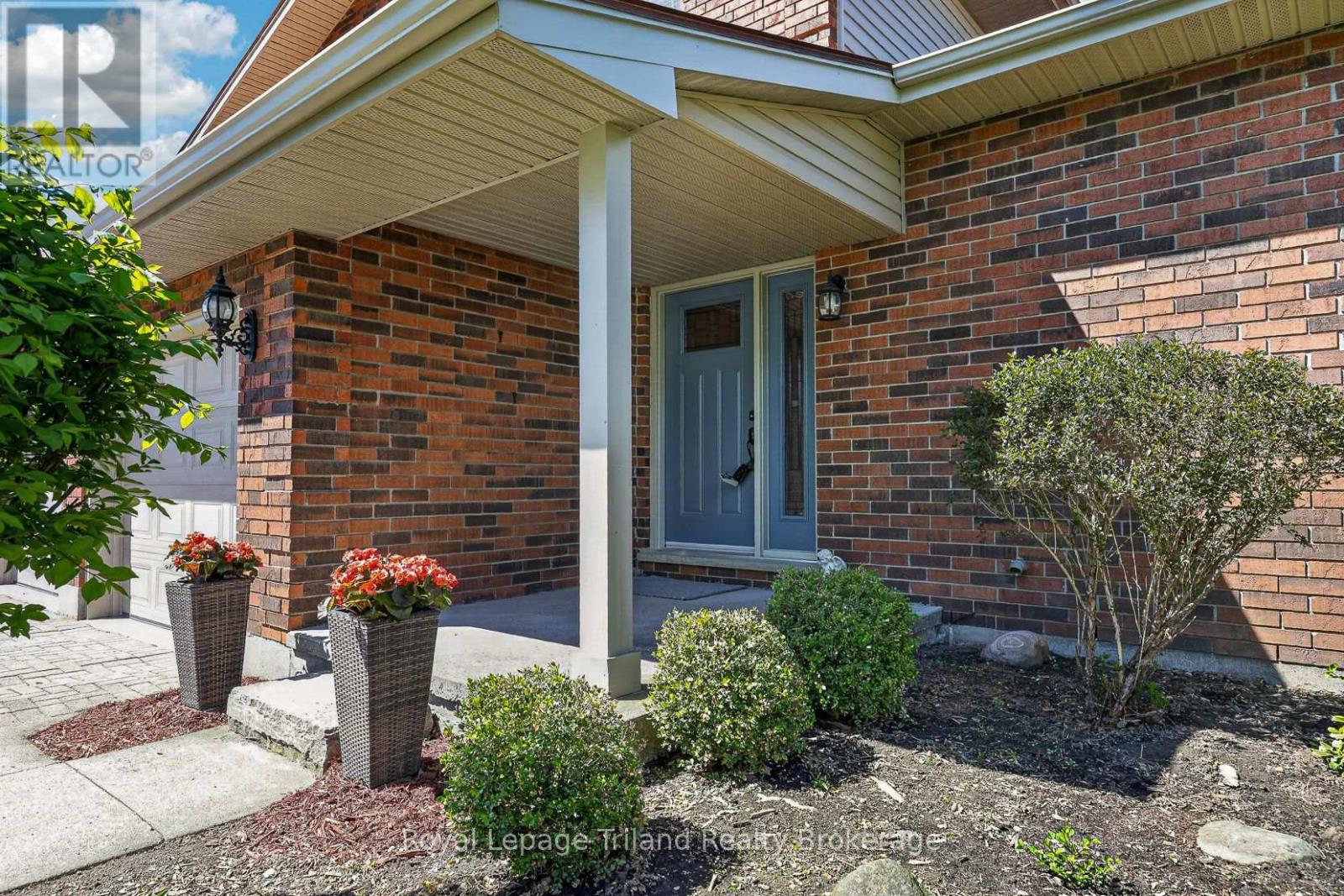 157 STANLEY STREET N - 6
