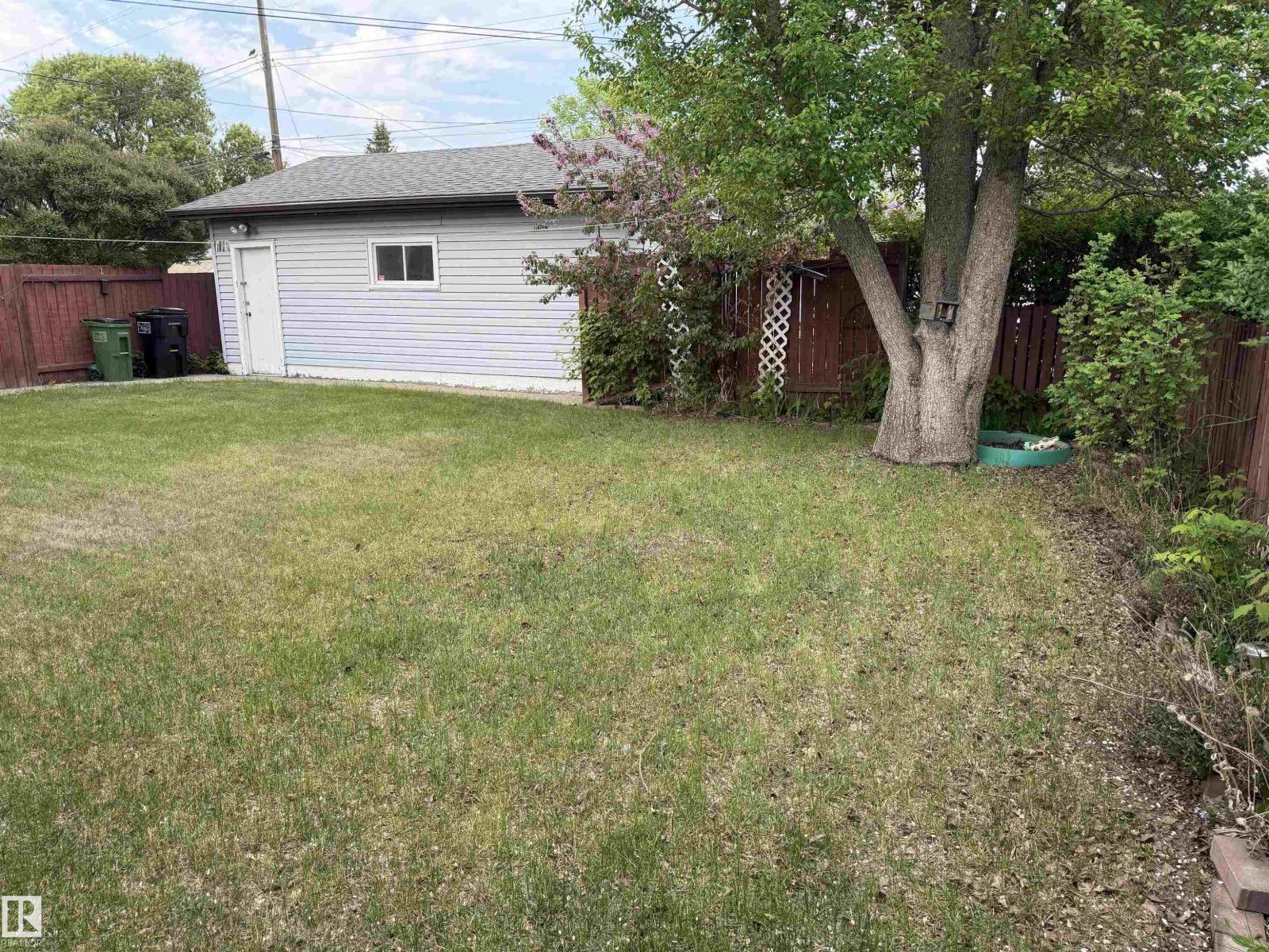5216 89 AV NW - 40