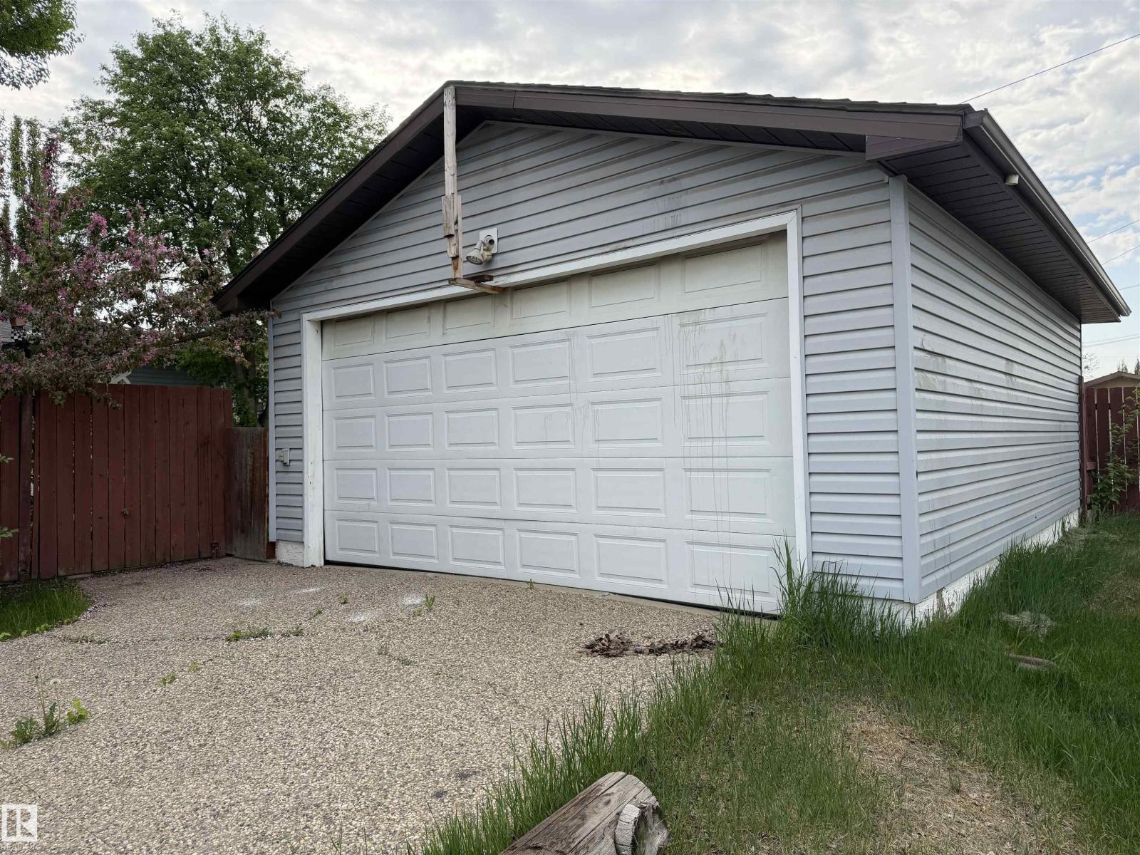 5216 89 AV NW - 43