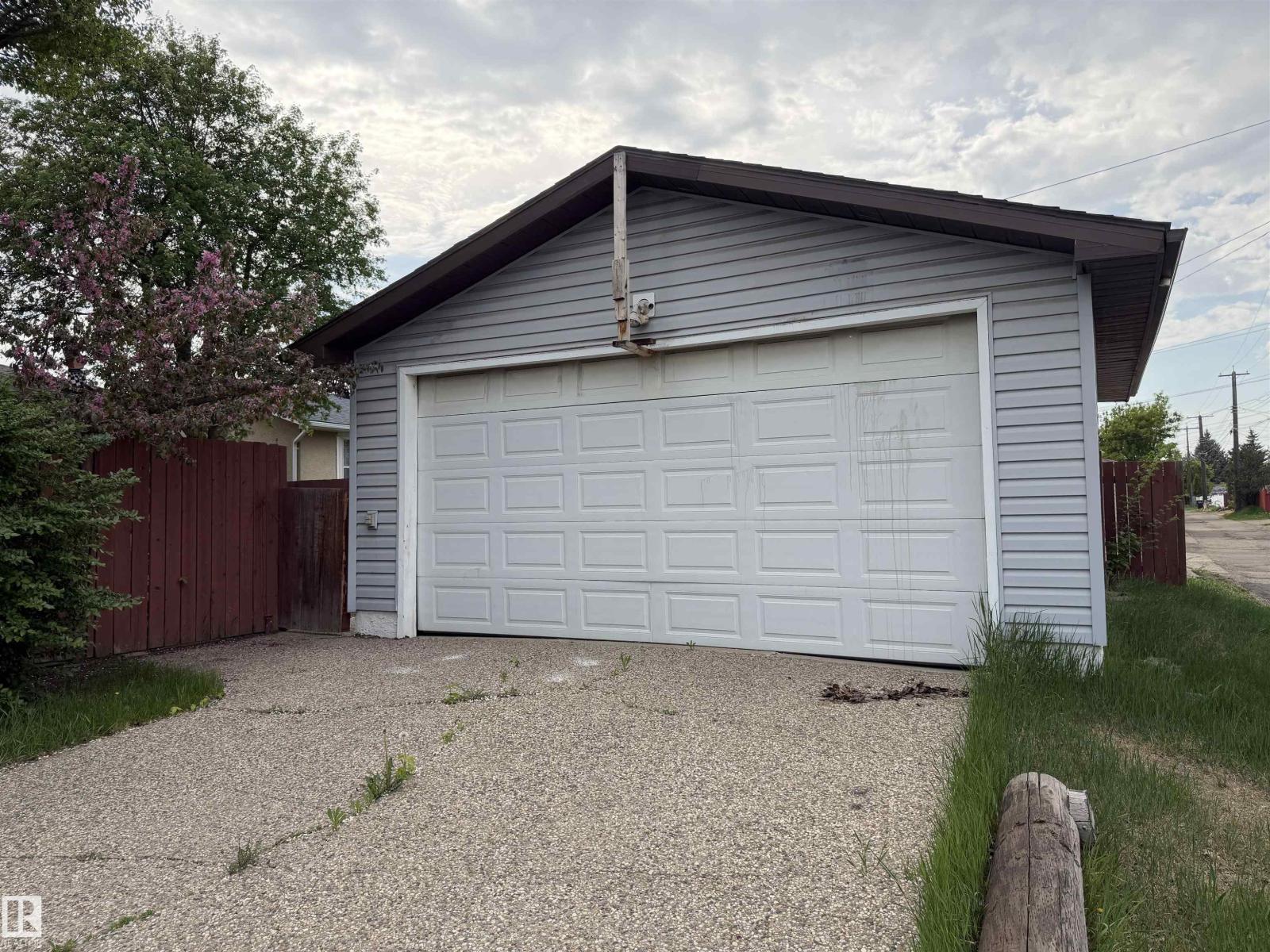 5216 89 AV NW - 42