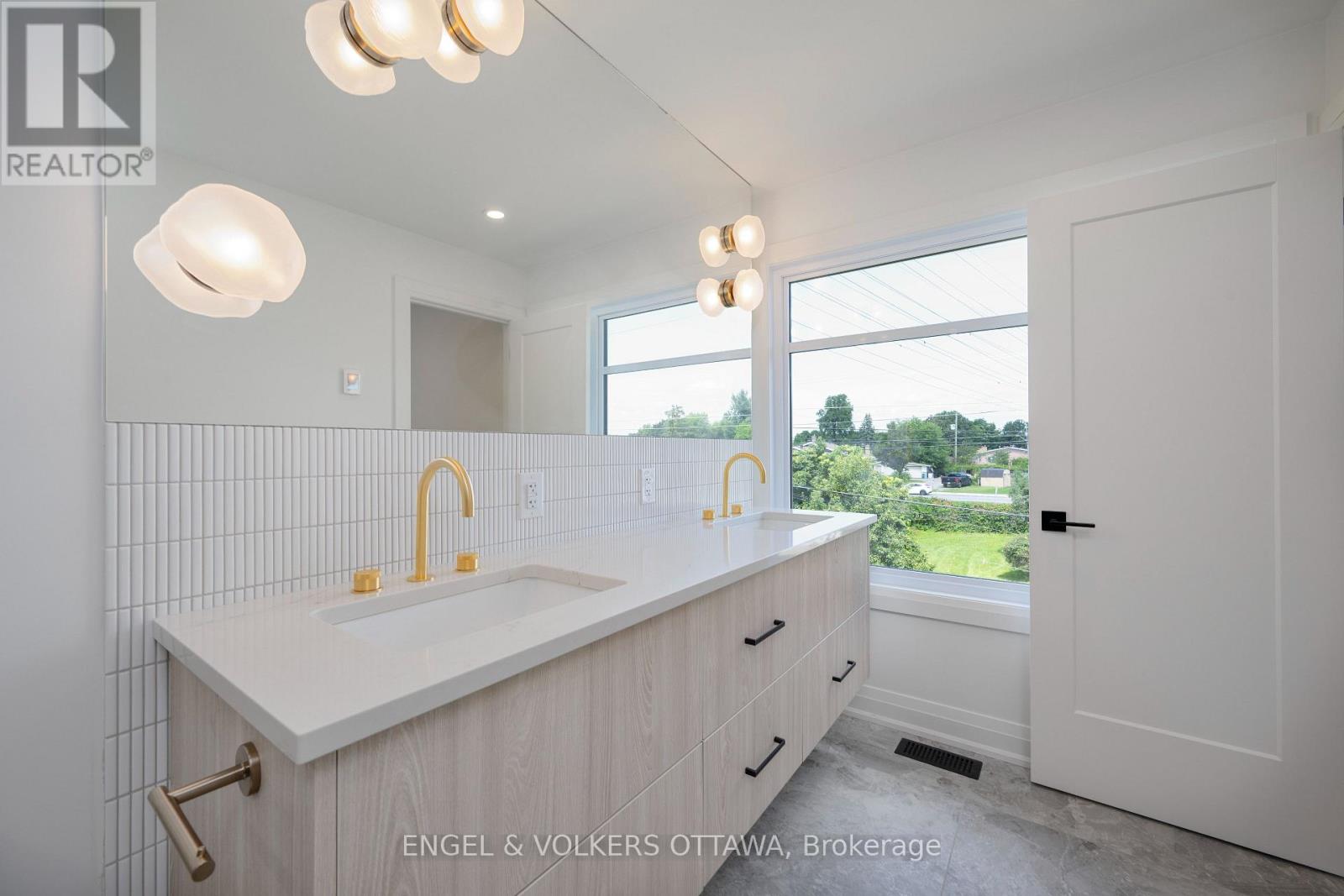 75A GRANTON AVENUE - 19