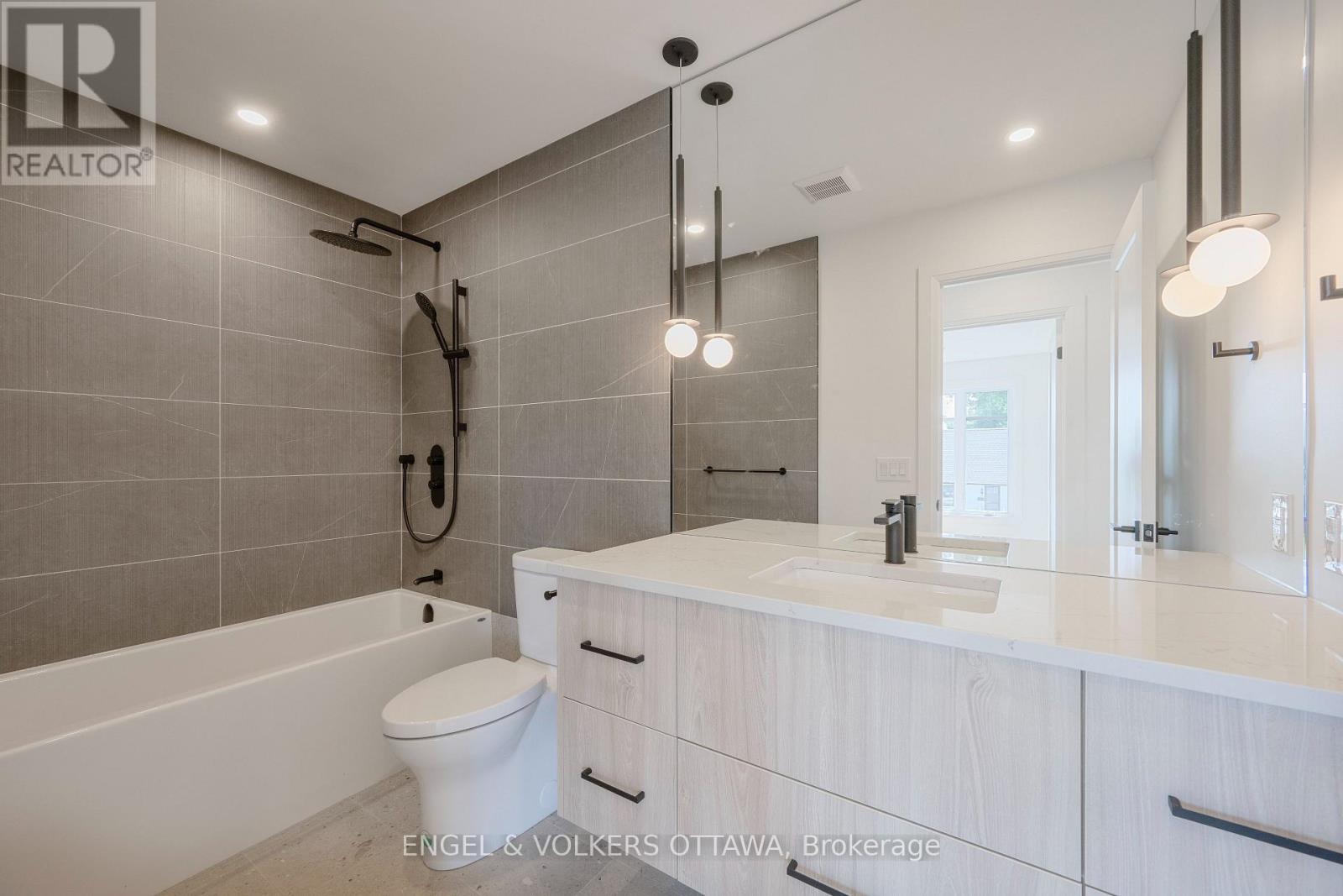 75A GRANTON AVENUE - 27