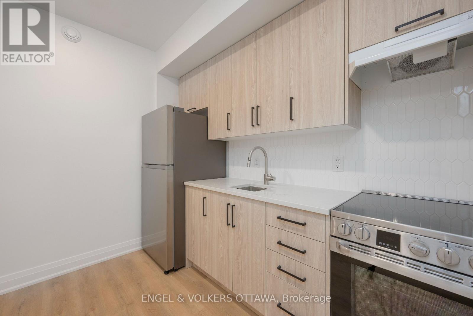 75A GRANTON AVENUE - 35