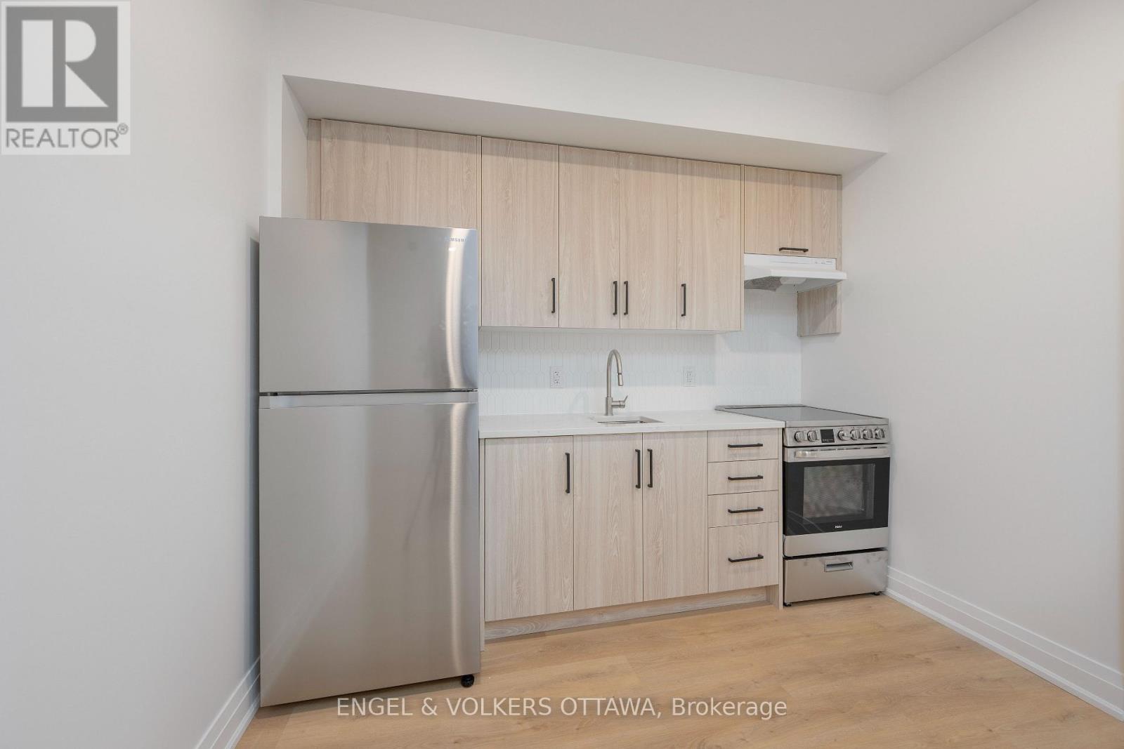 75A GRANTON AVENUE - 36
