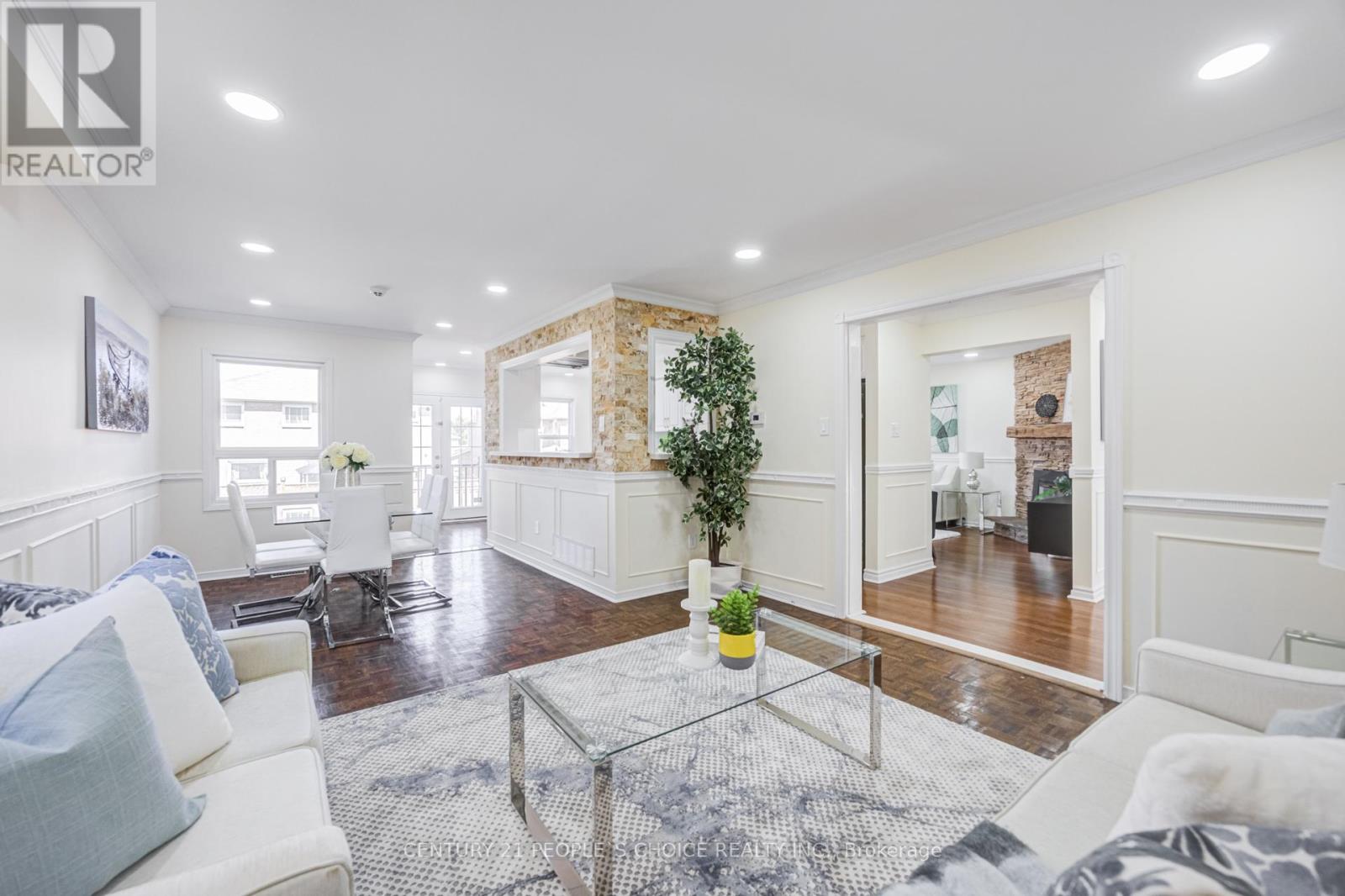 21 DAGWELL CRESCENT - 16