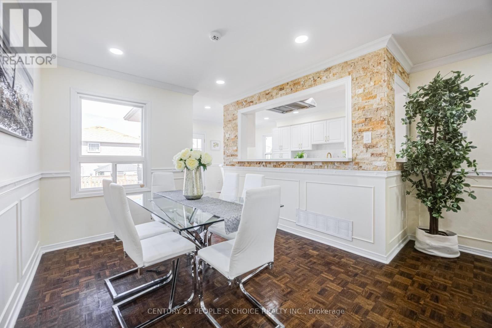 21 DAGWELL CRESCENT - 18