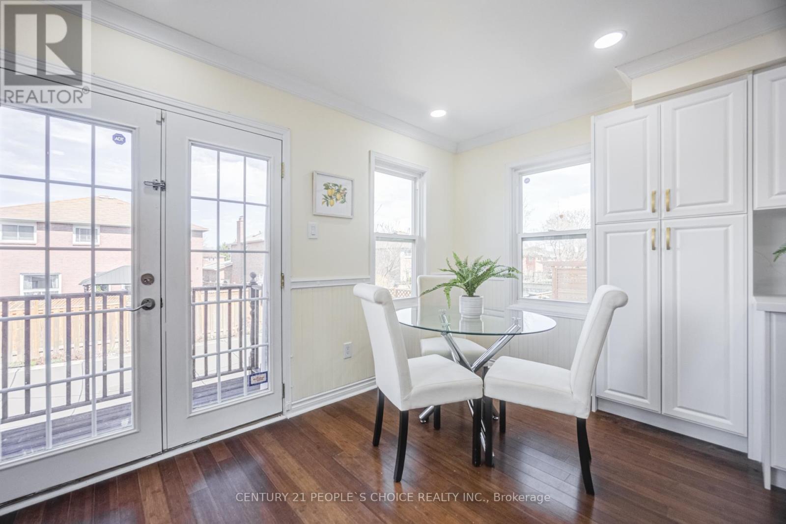 21 DAGWELL CRESCENT - 23