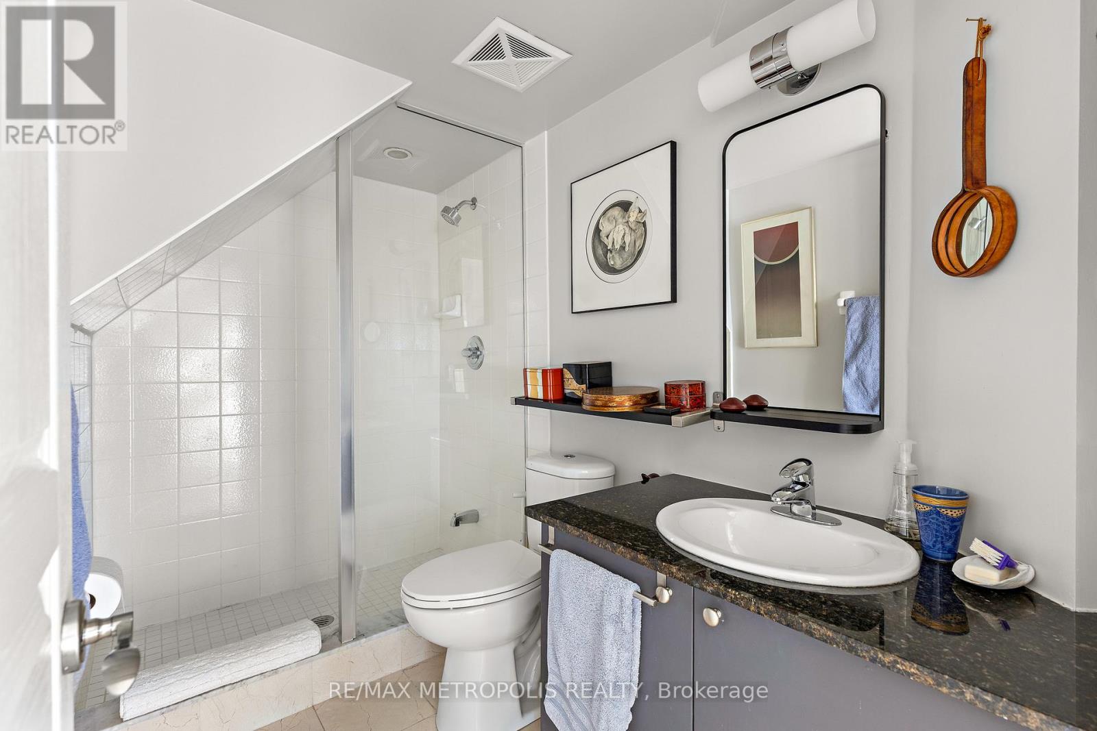 #438 437 RONCESVALLES AVENUE - 13