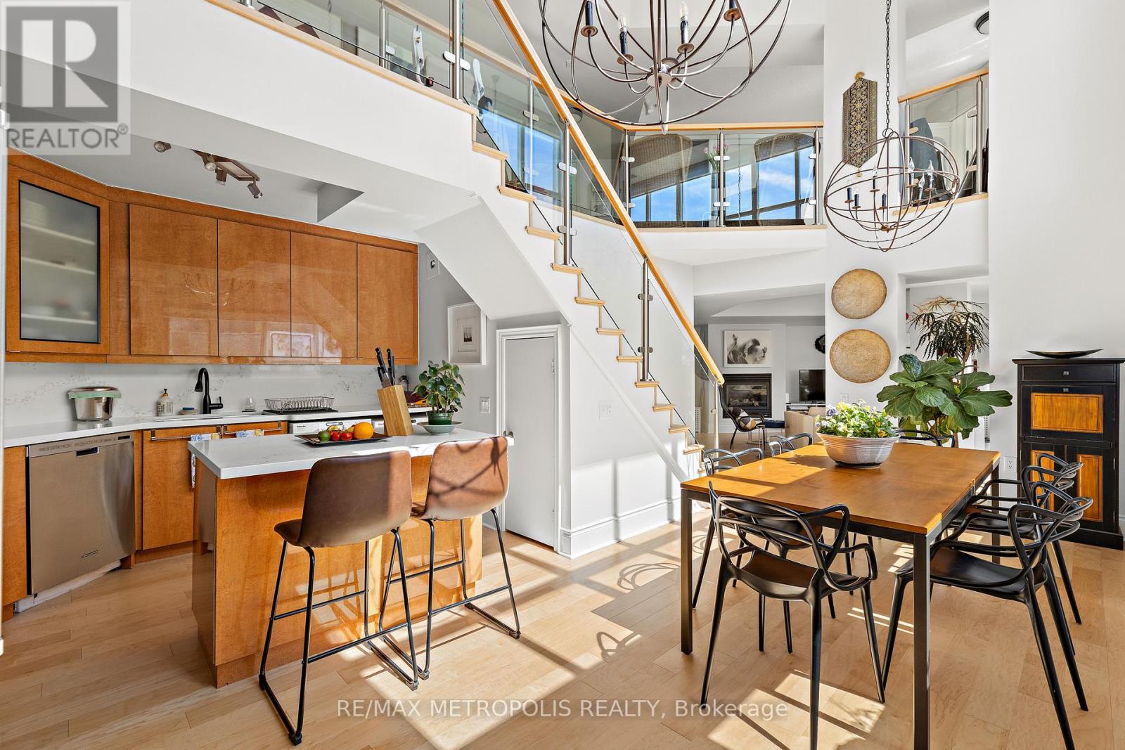 #438 437 RONCESVALLES AVENUE - 16