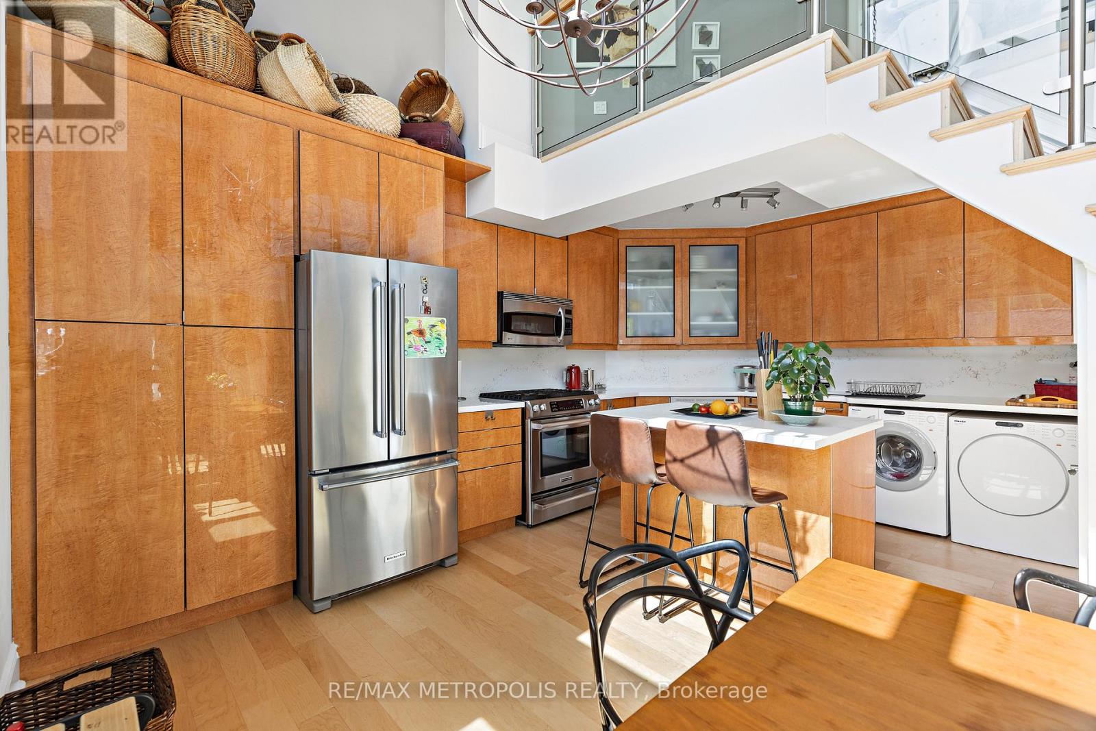 #438 437 RONCESVALLES AVENUE - 21