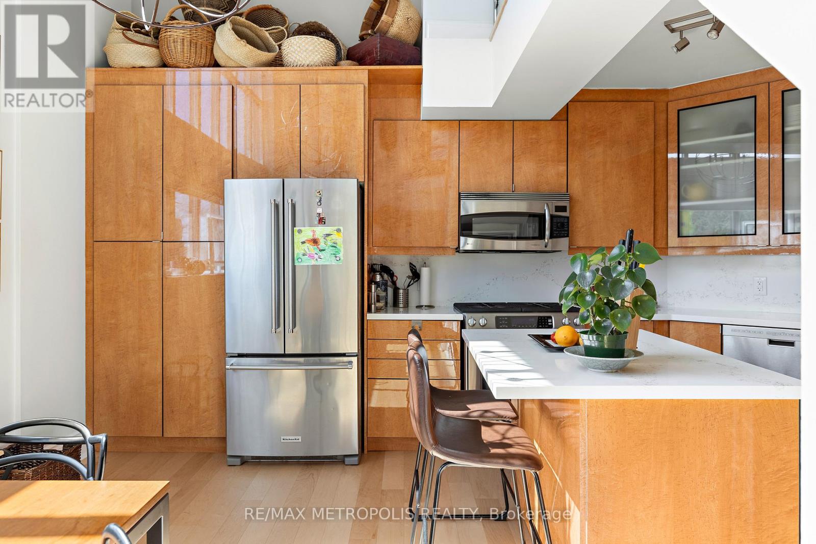 #438 437 RONCESVALLES AVENUE - 22