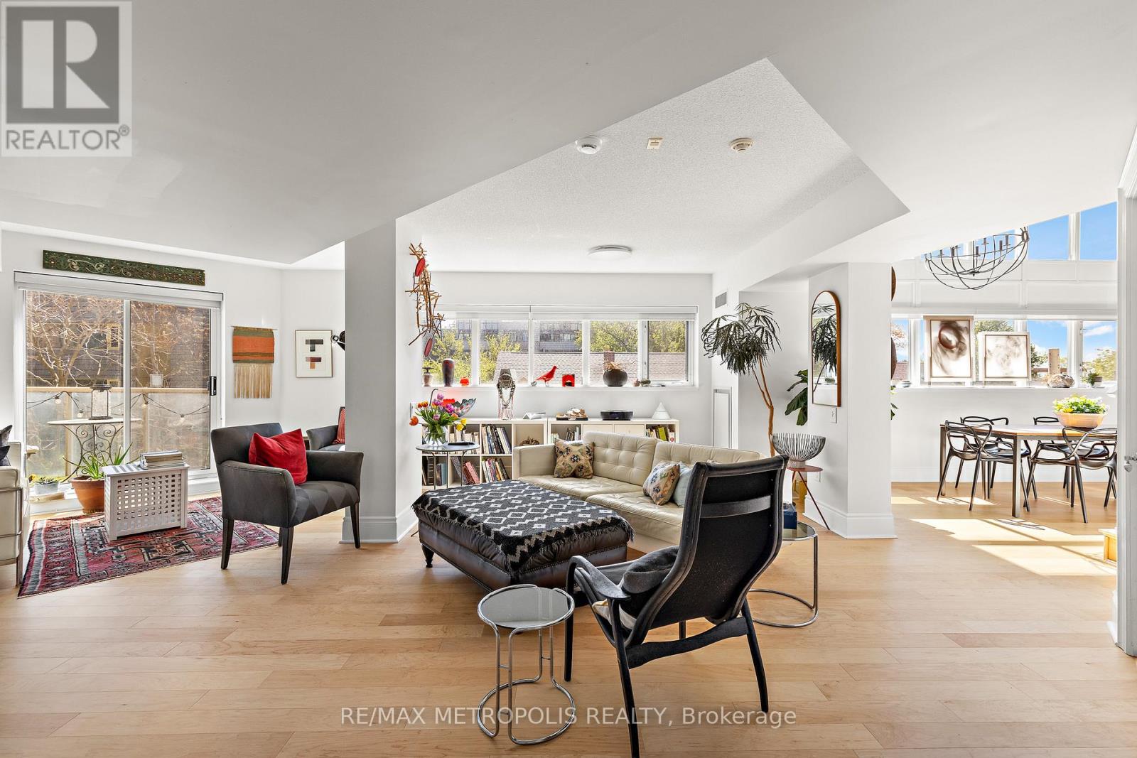 #438 437 RONCESVALLES AVENUE - 25