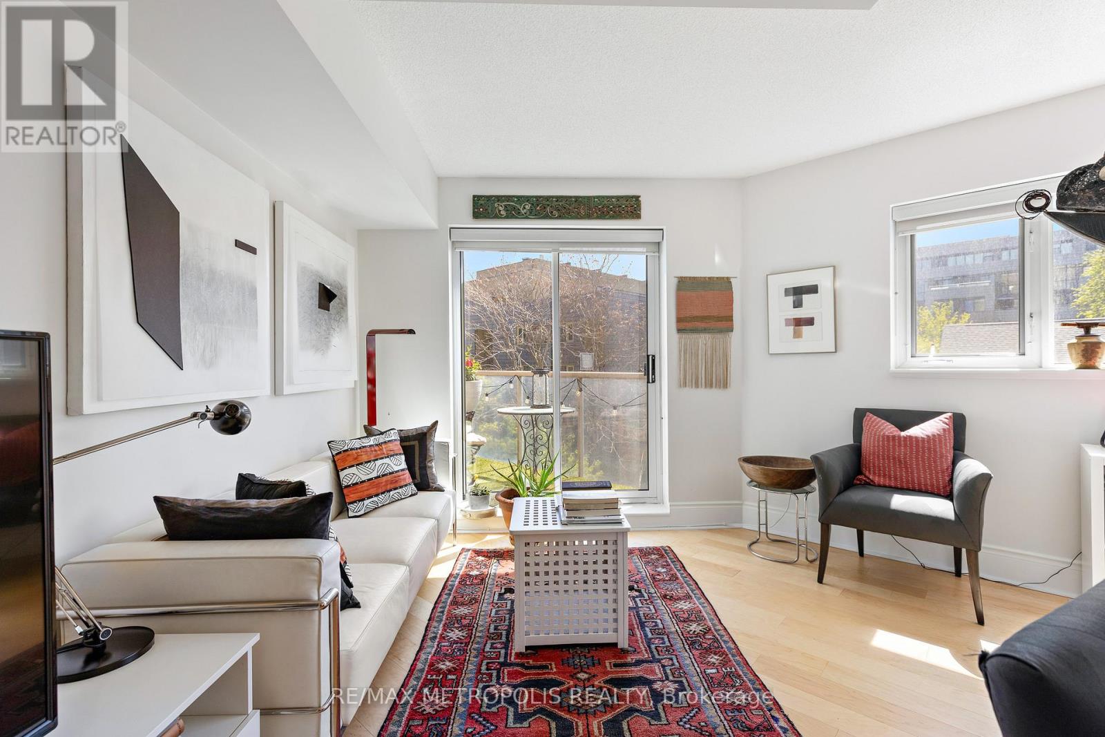 #438 437 RONCESVALLES AVENUE - 27