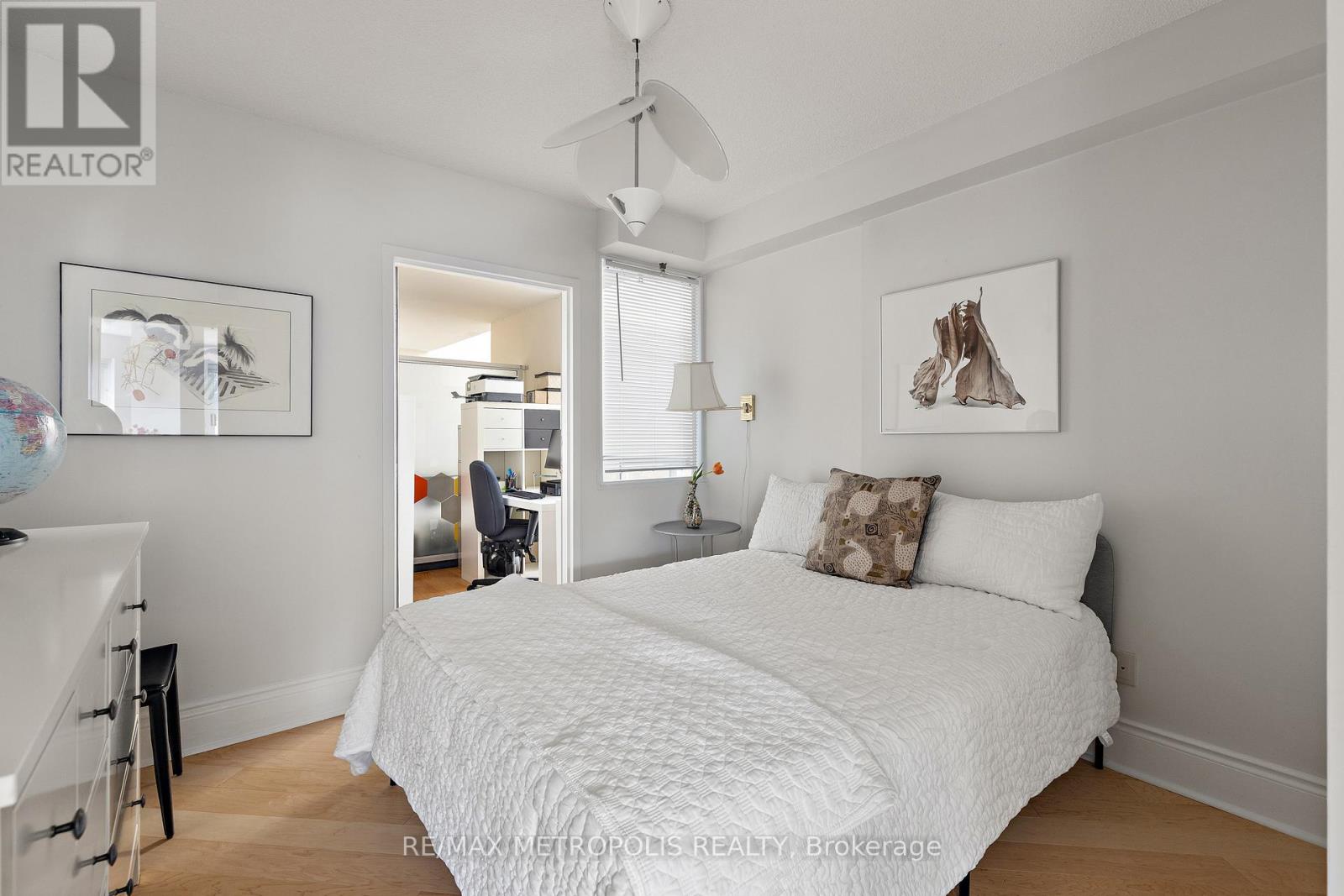 #438 437 RONCESVALLES AVENUE - 32