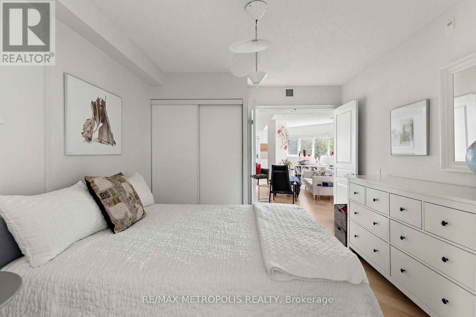 #438 437 RONCESVALLES AVENUE - 35