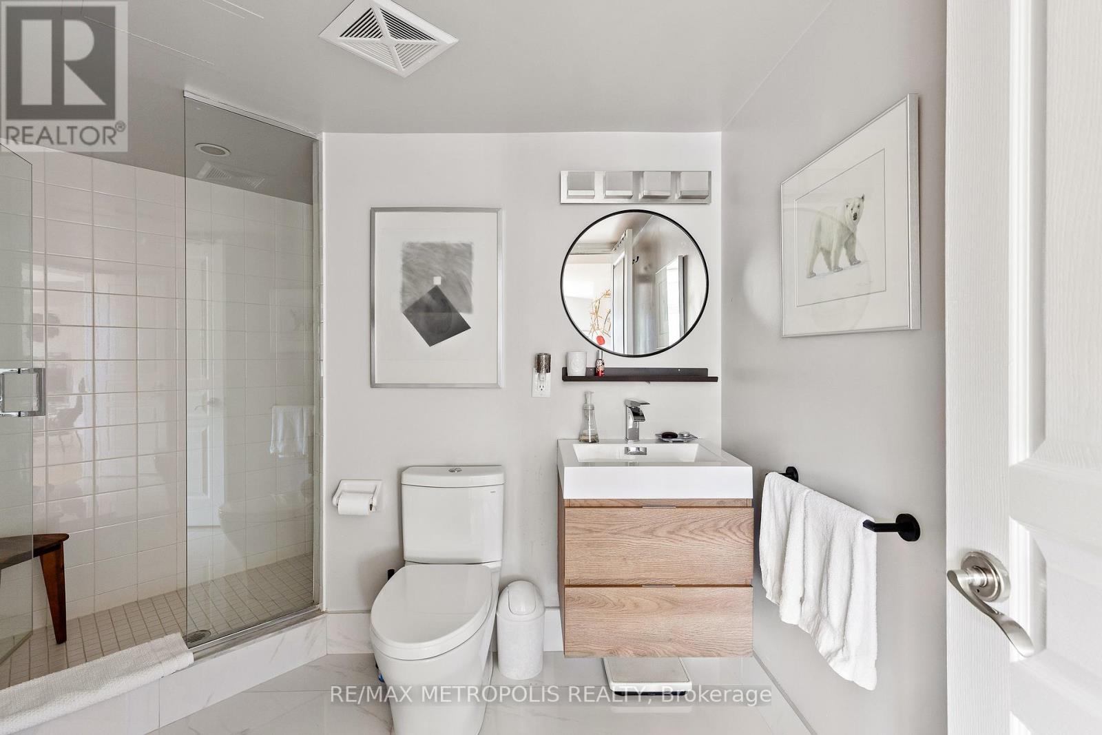 #438 437 RONCESVALLES AVENUE - 36