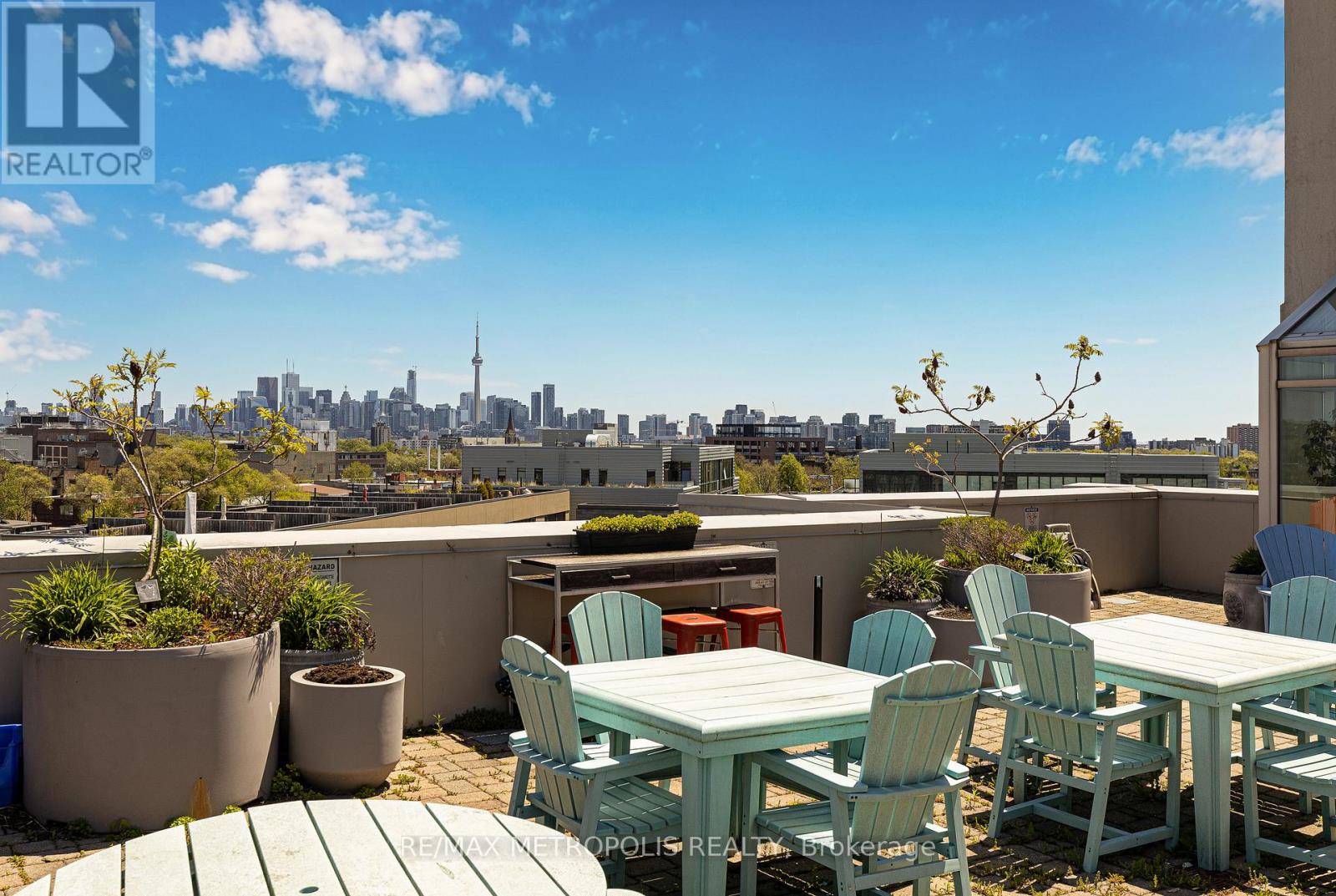 #438 437 RONCESVALLES AVENUE - 42
