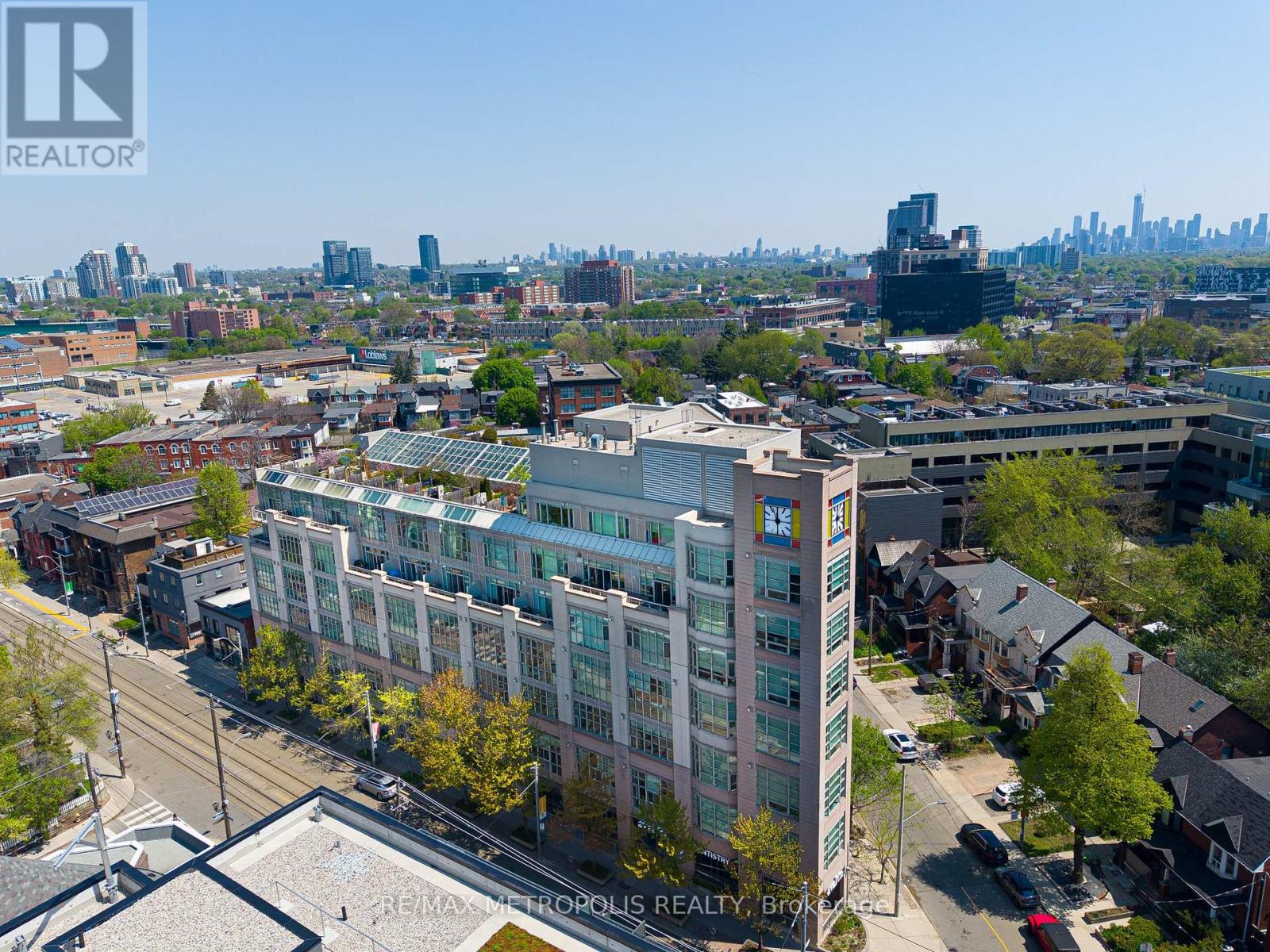 #438 437 RONCESVALLES AVENUE - 44