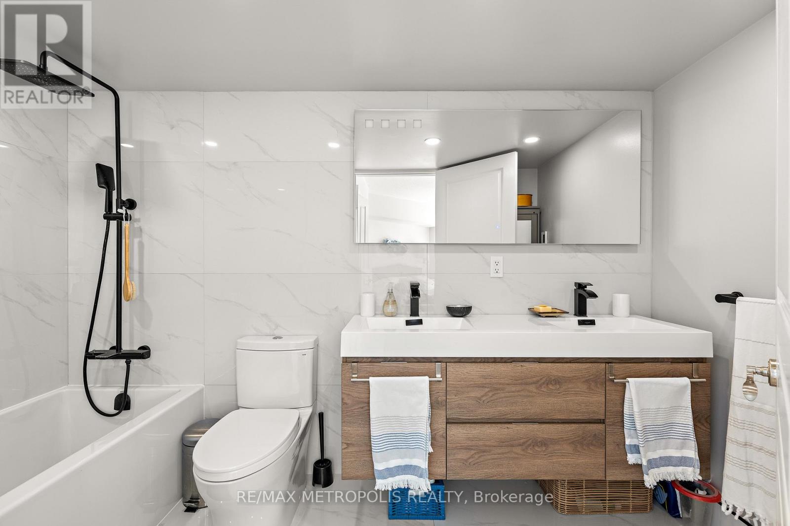 #438 437 RONCESVALLES AVENUE - 8