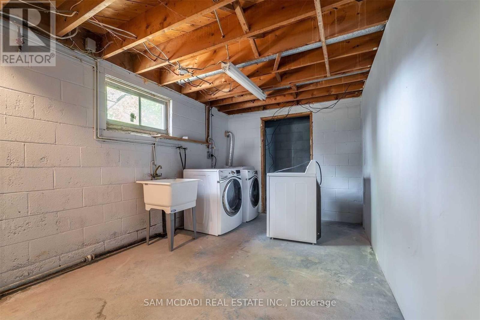 5318 MERICOURT ROAD - 24