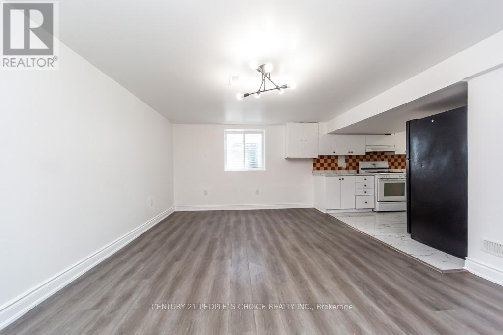 115 MCMURCHY AVENUE S - 32