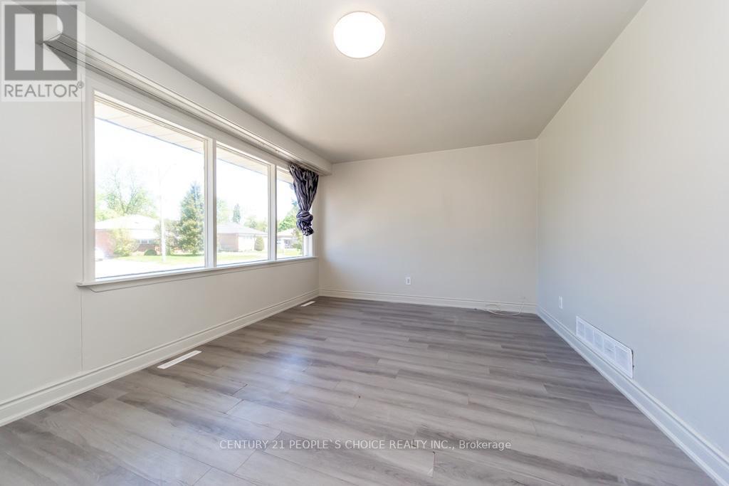 115 MCMURCHY AVENUE S - 7