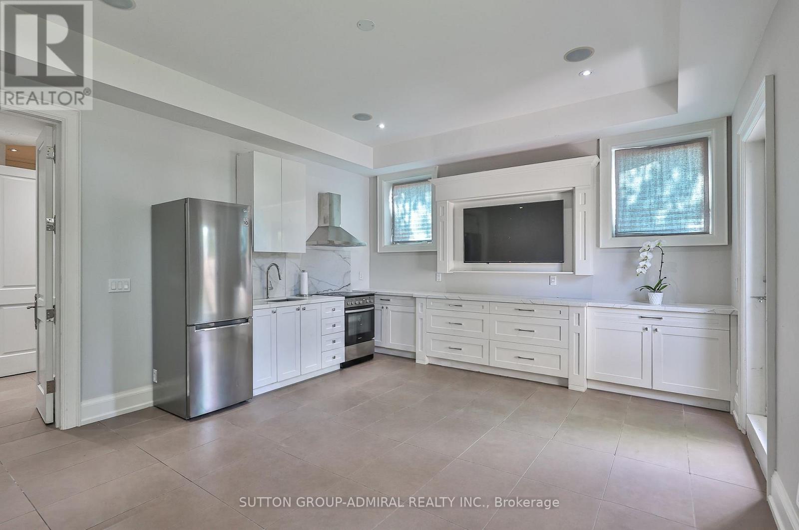 137 FLORENCE AVENUE - 39