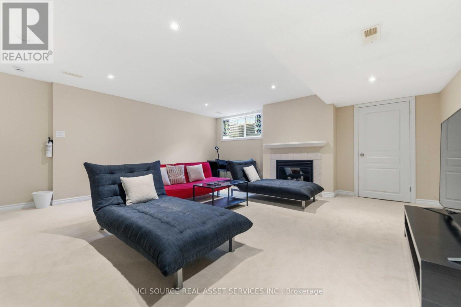 27 TORBEC AVENUE - 26
