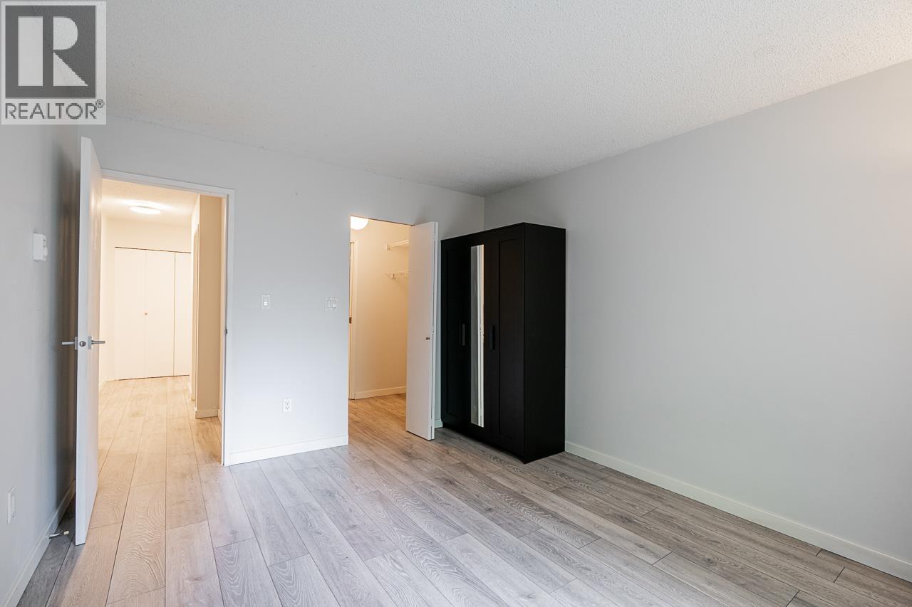 102 6105 KINGSWAY, Burnaby
