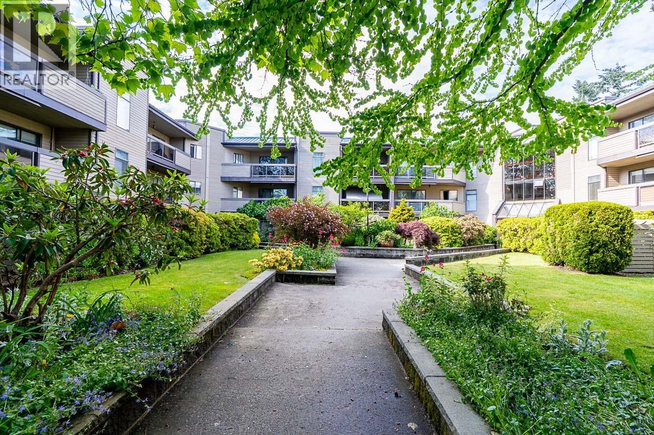 102 6105 KINGSWAY, Burnaby
