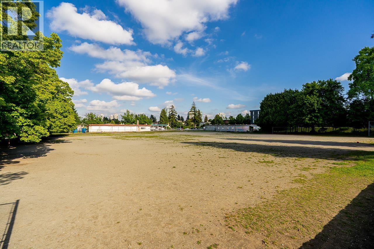 102 6105 KINGSWAY, Burnaby