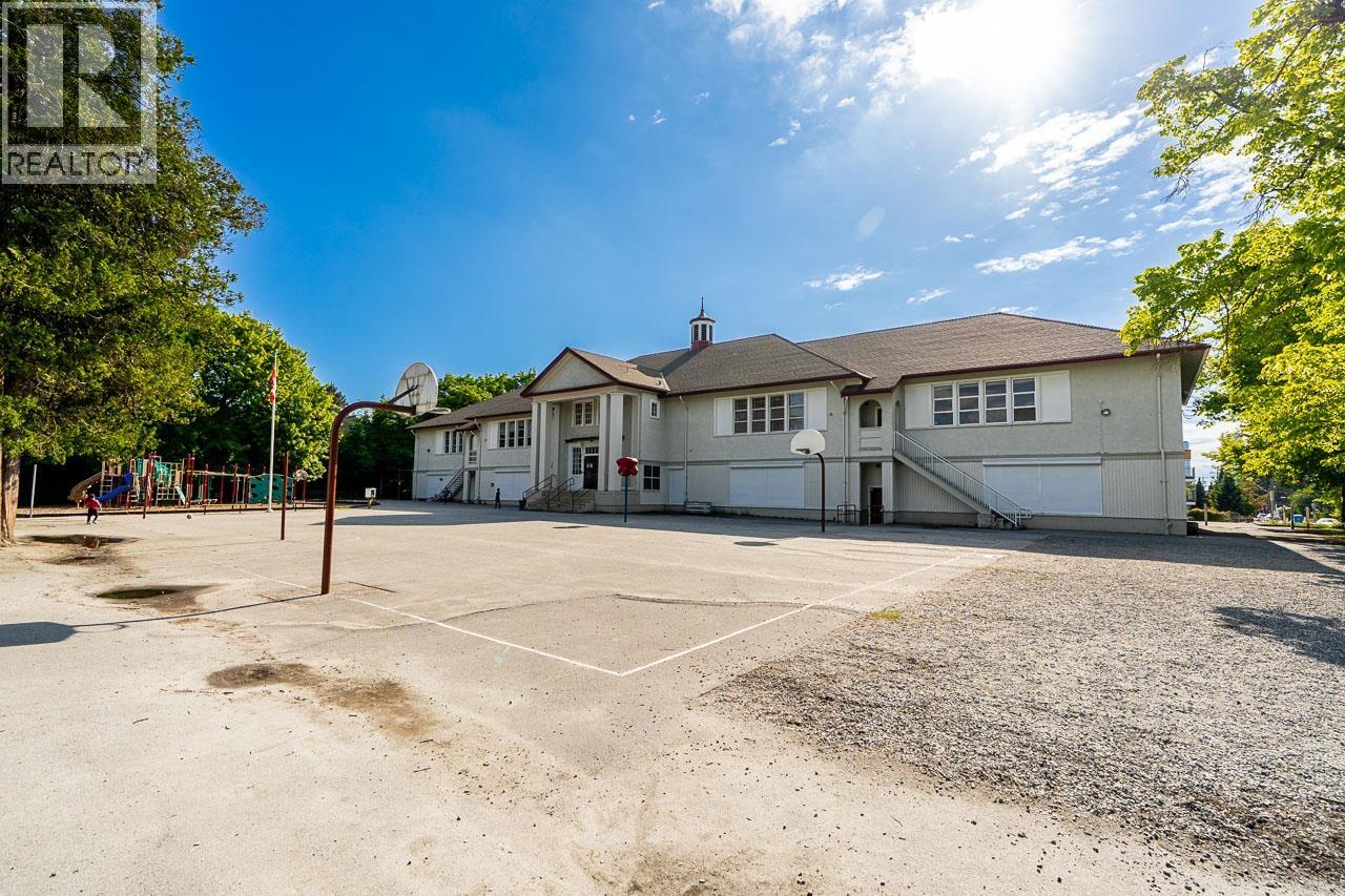 102 6105 KINGSWAY, Burnaby