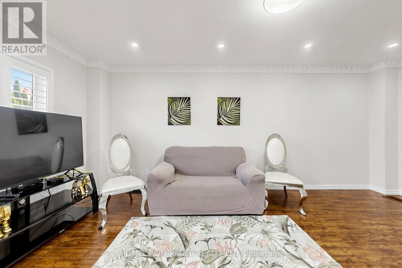 72 BOYD CRESCENT - 11