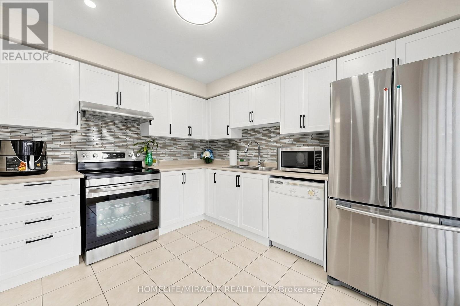 72 BOYD CRESCENT - 14