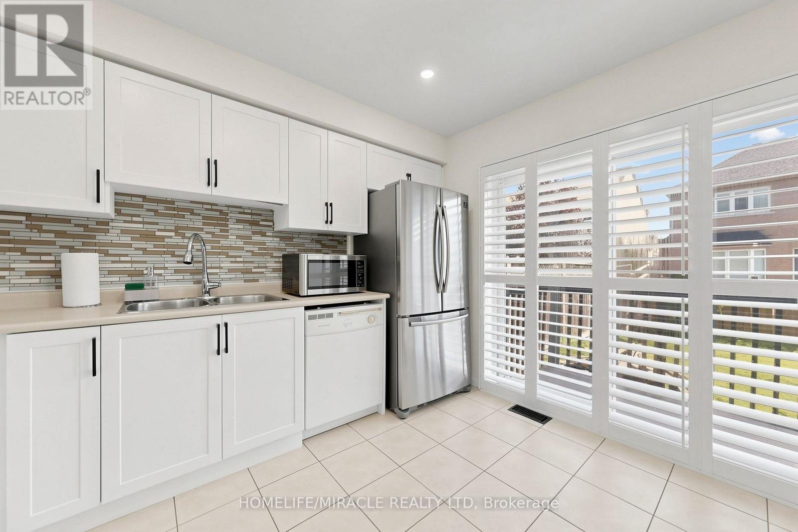 72 BOYD CRESCENT - 18