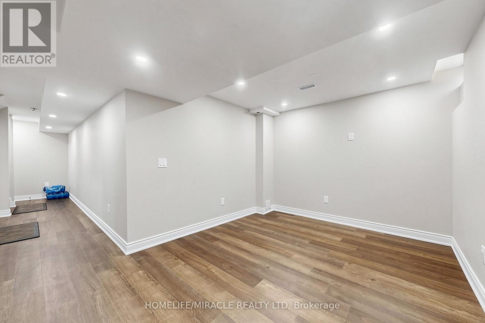 72 BOYD CRESCENT - 35