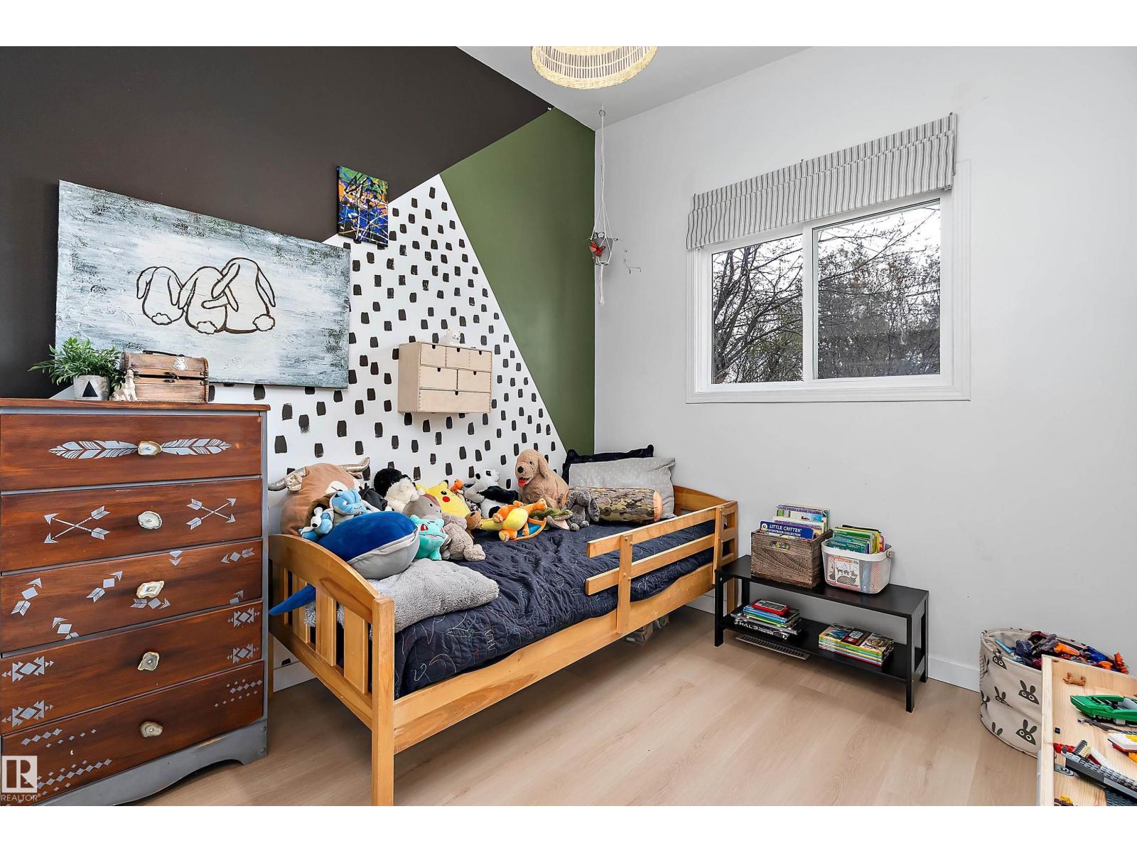 6509 90 AV NW - 10