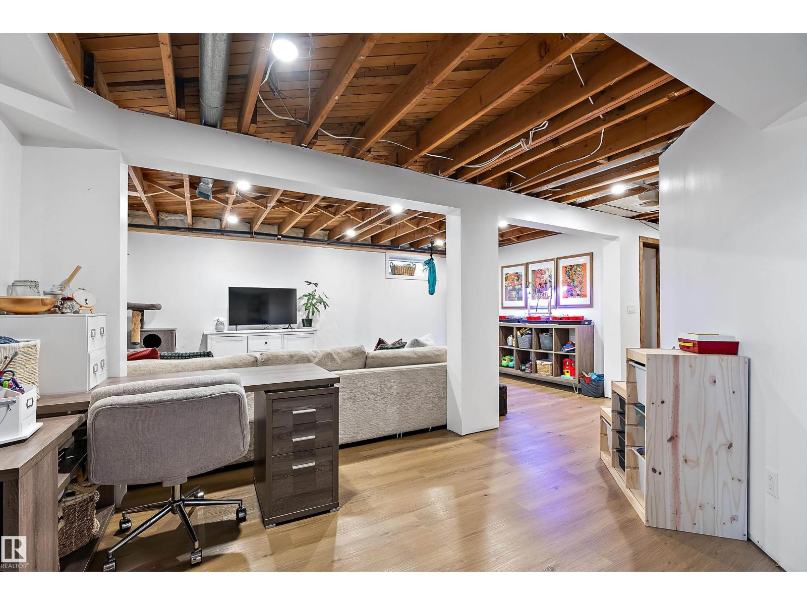 6509 90 AV NW - 24