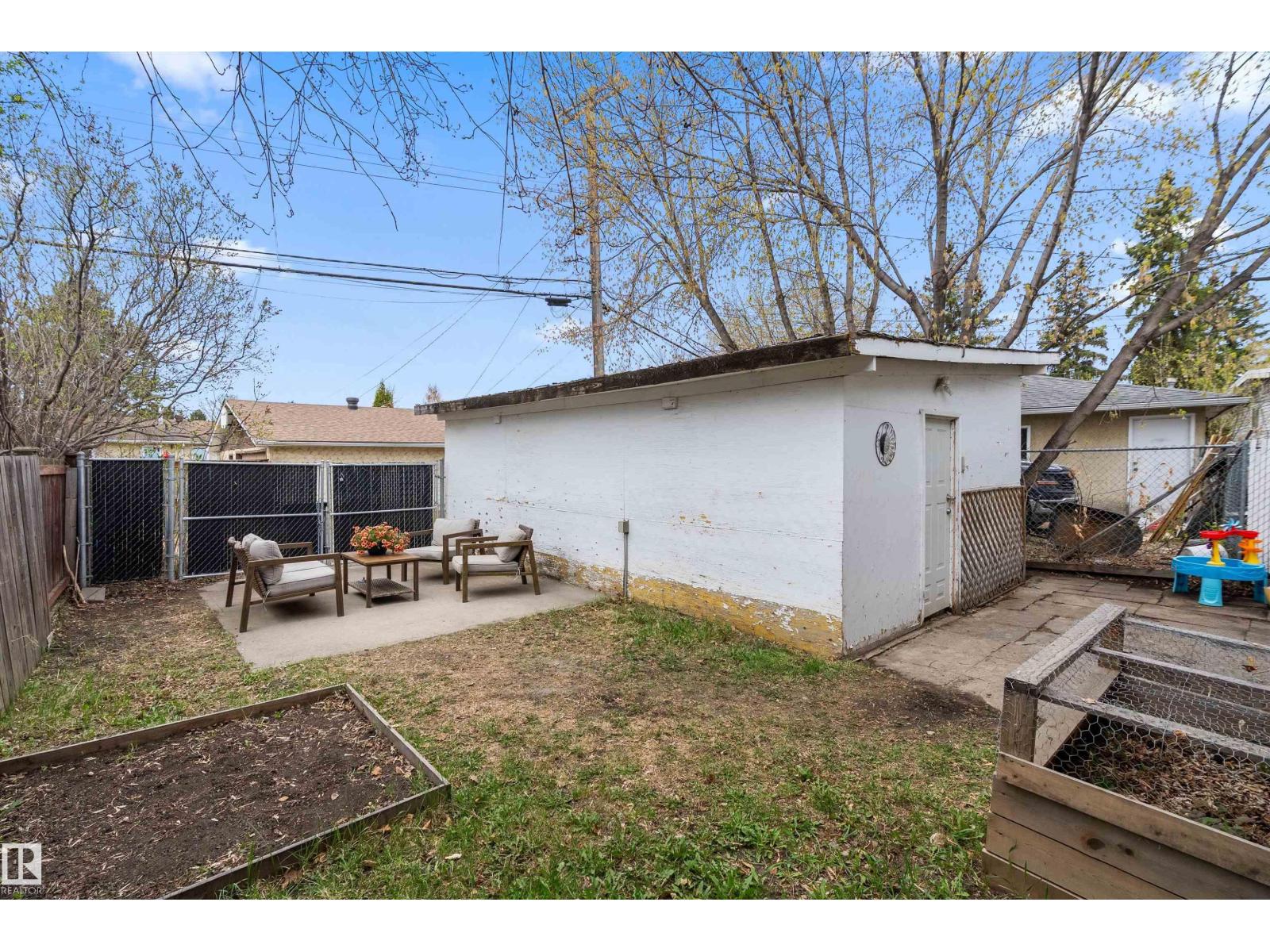 6509 90 AV NW - 29