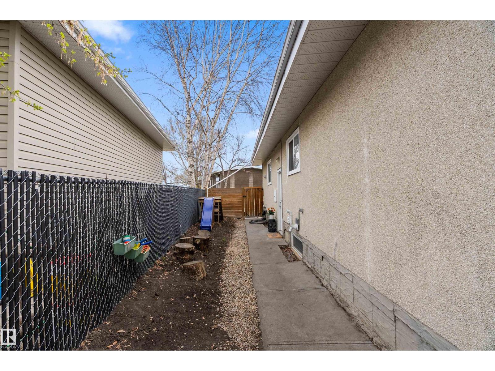 6509 90 AV NW - 27