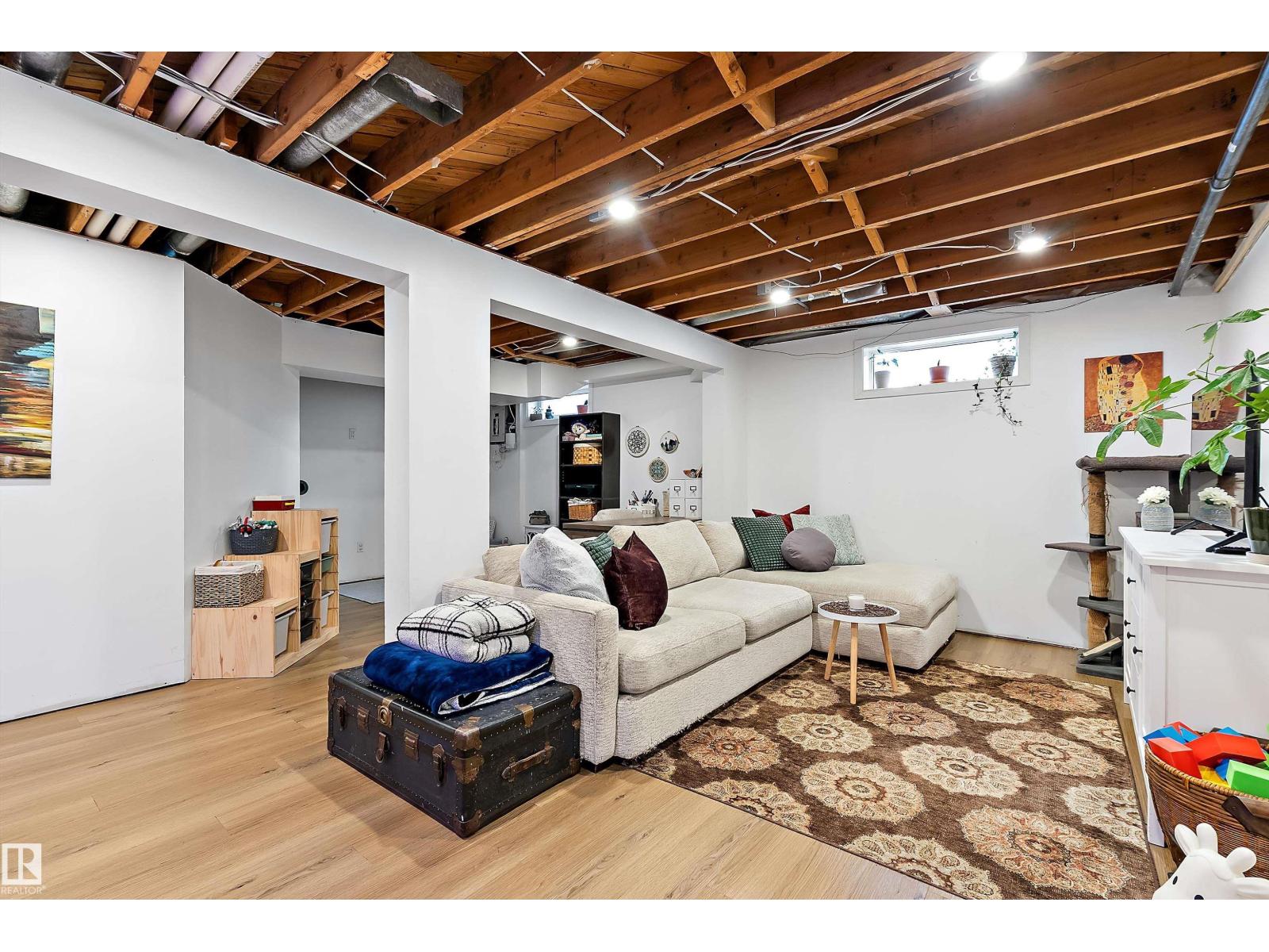 6509 90 AV NW - 23