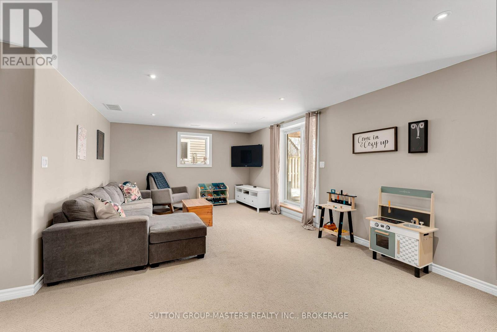 189 MACDOUGALL DRIVE - 35