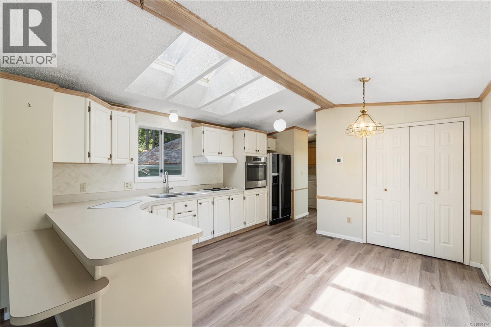 4600 Thompson Clarke Dr E - 7