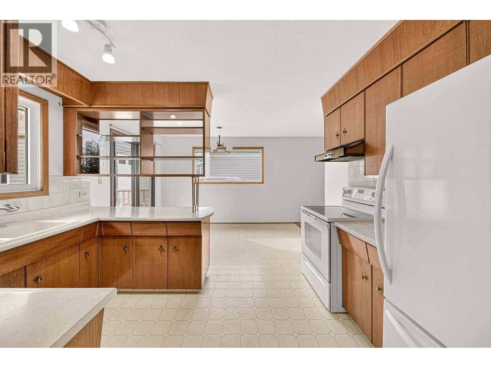 157 Pine Avenue - 25