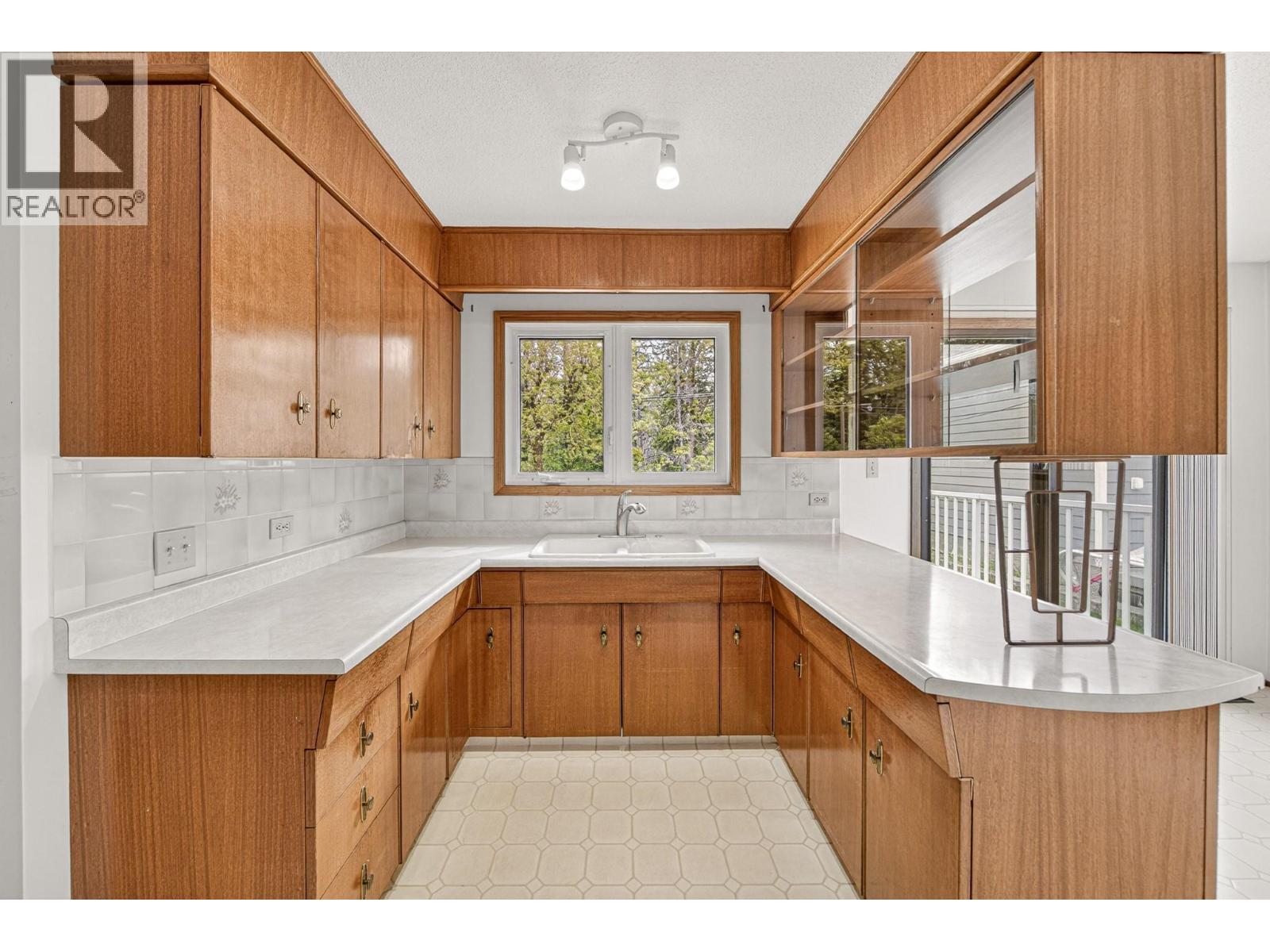 157 Pine Avenue - 22