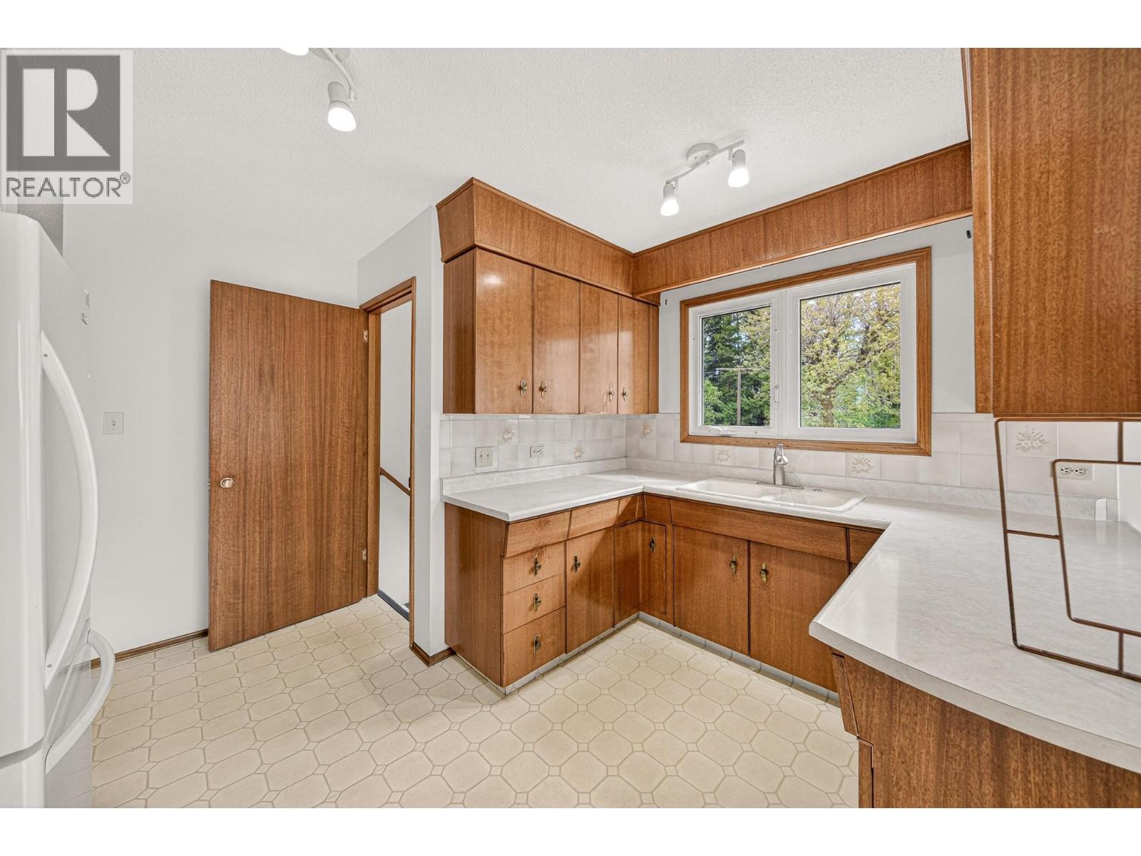157 Pine Avenue - 20