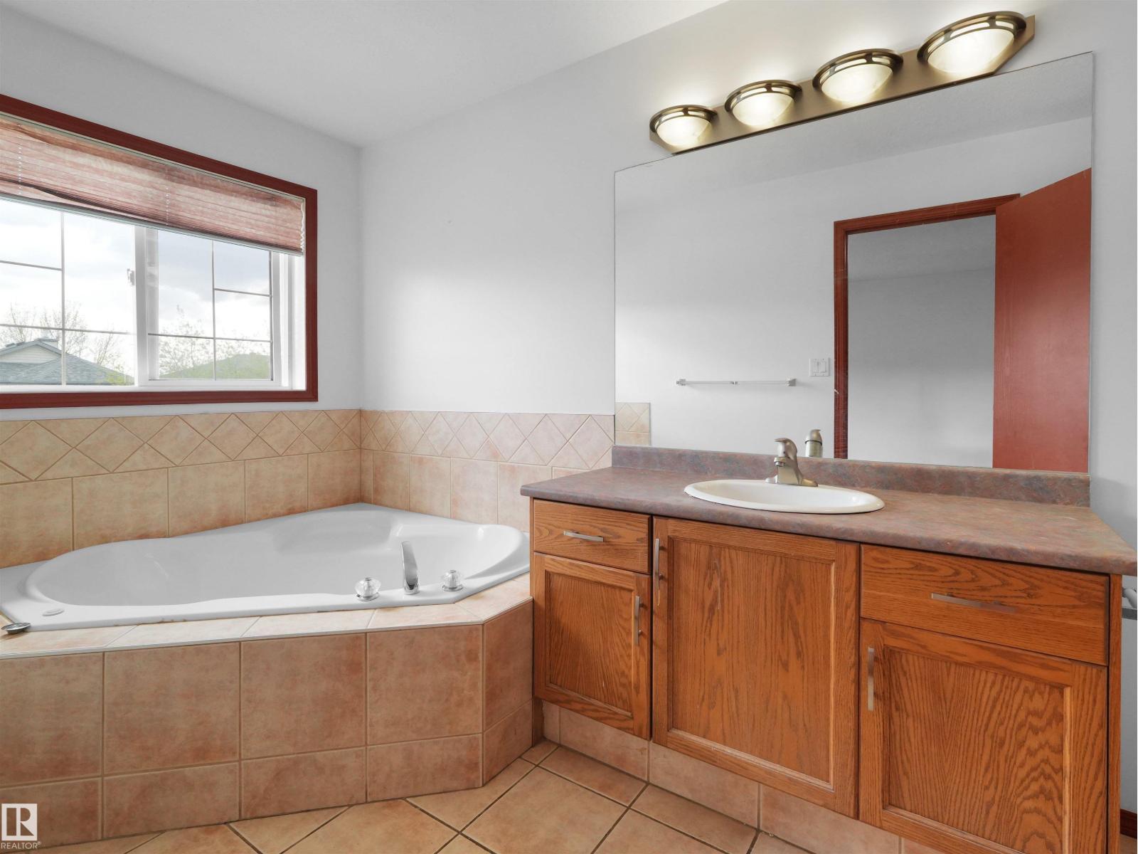 2832 36B AV NW - 16