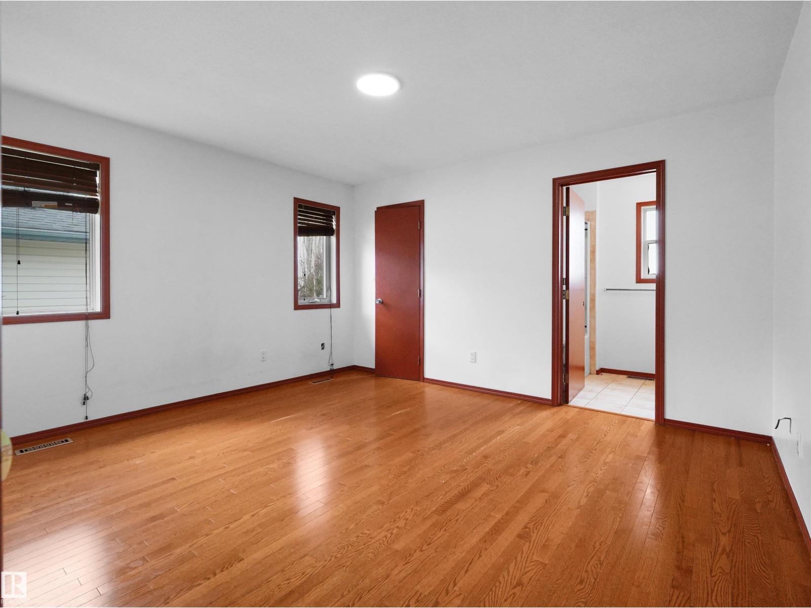2832 36B AV NW - 24