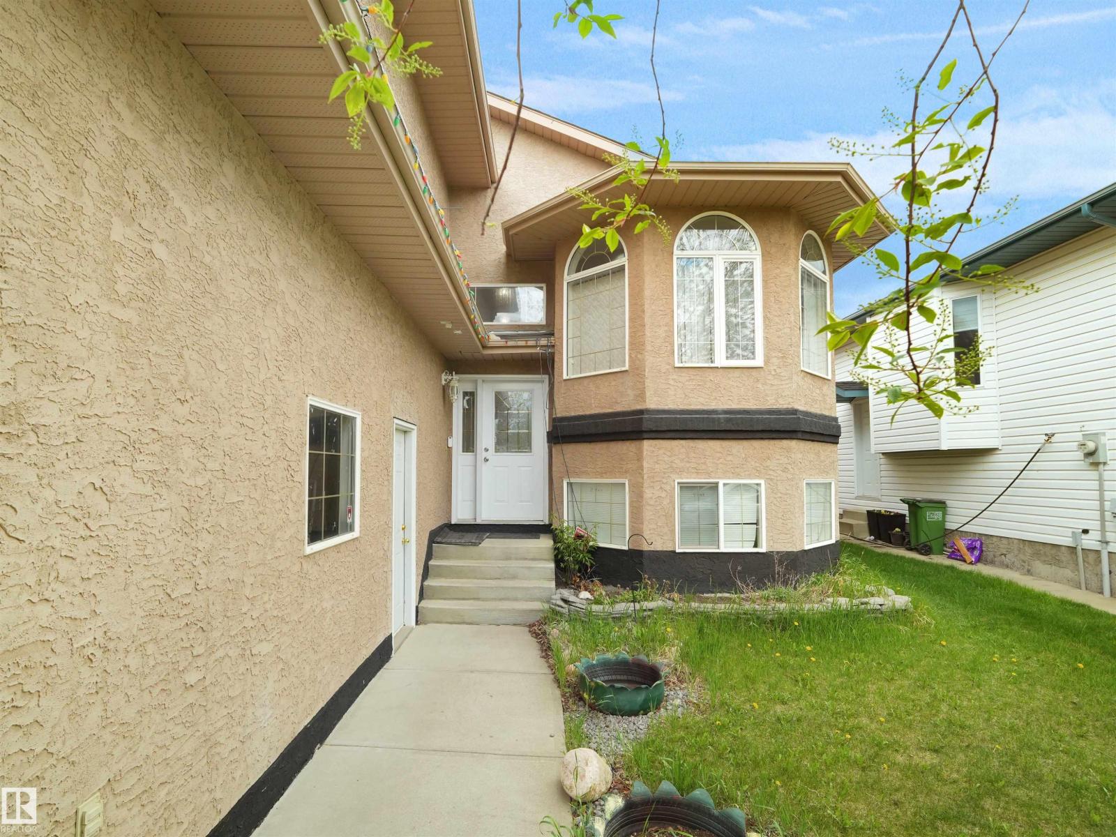 2832 36B AV NW - 3