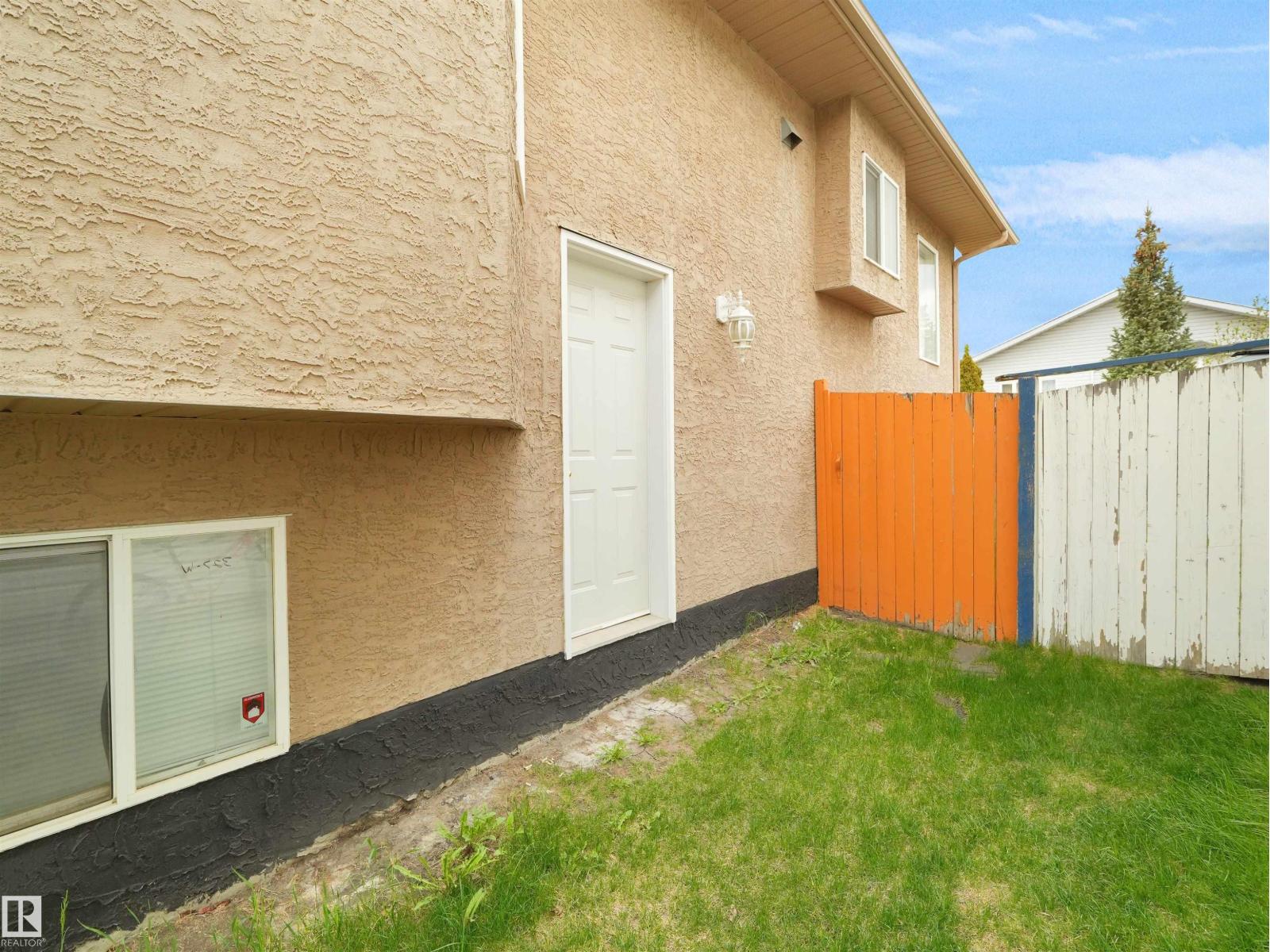 2832 36B AV NW - 4
